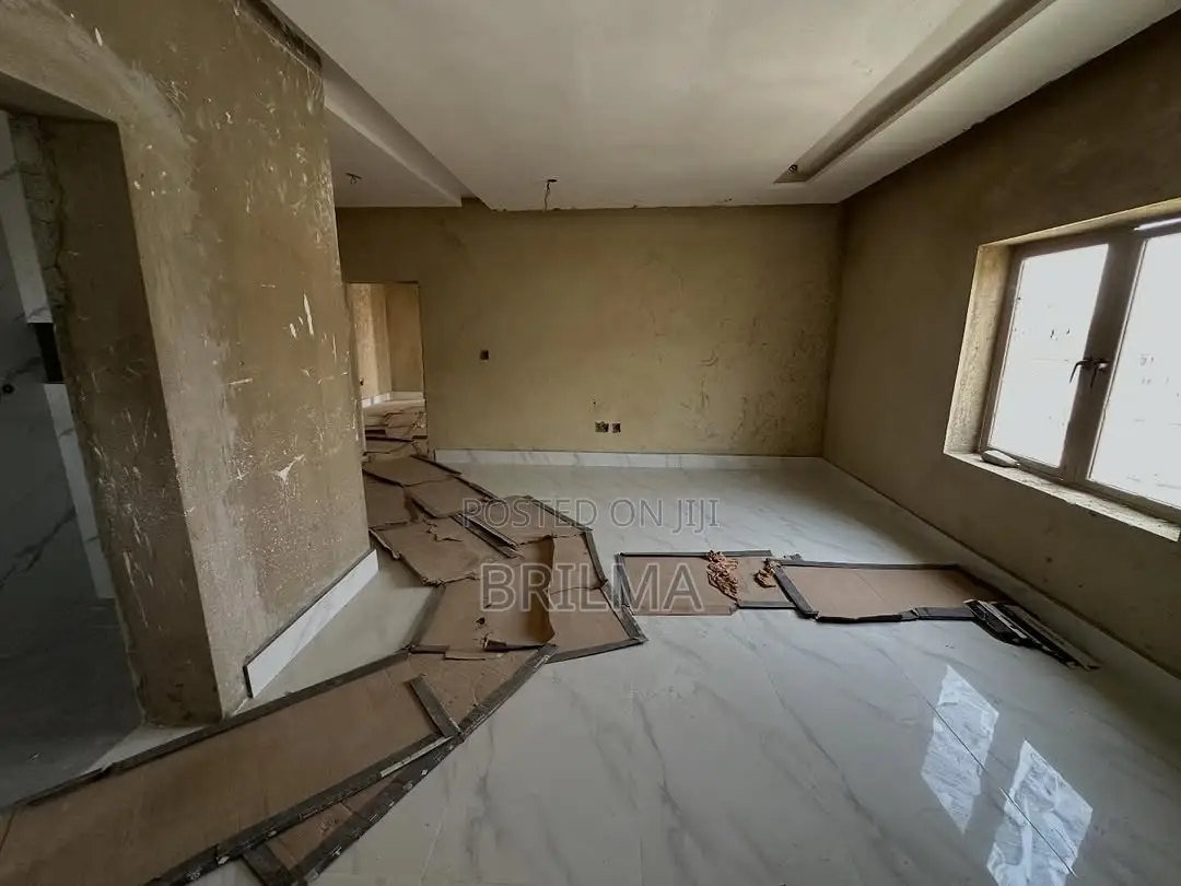 3bedrooms Flat In Idu