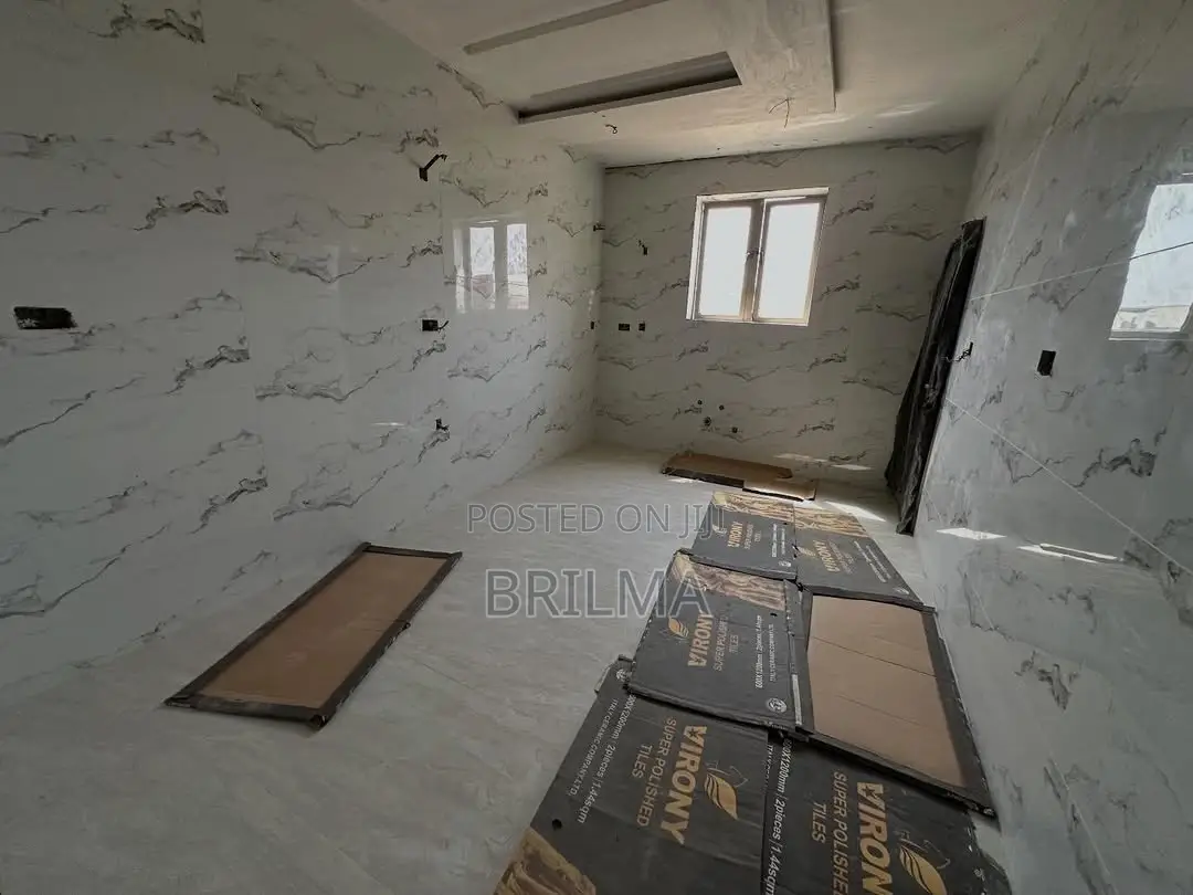 3bedrooms Flat In Idu