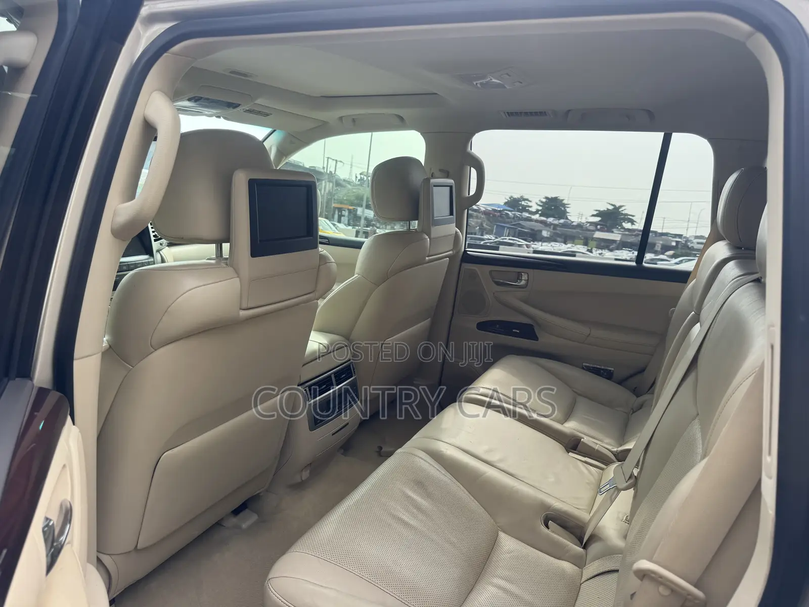 Lexus LX 570 AWD 2015 Gold