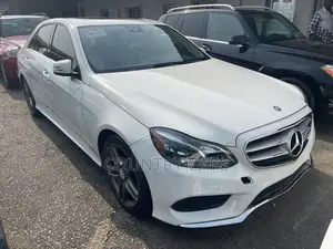 Mercedes-Benz E350 Base 4Matic Sedan AWD (3.5L 6cyl 7A) 2015 Off white