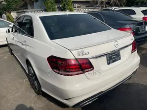 Mercedes-Benz E350 Base 4Matic Sedan AWD (3.5L 6cyl 7A) 2015 Off white