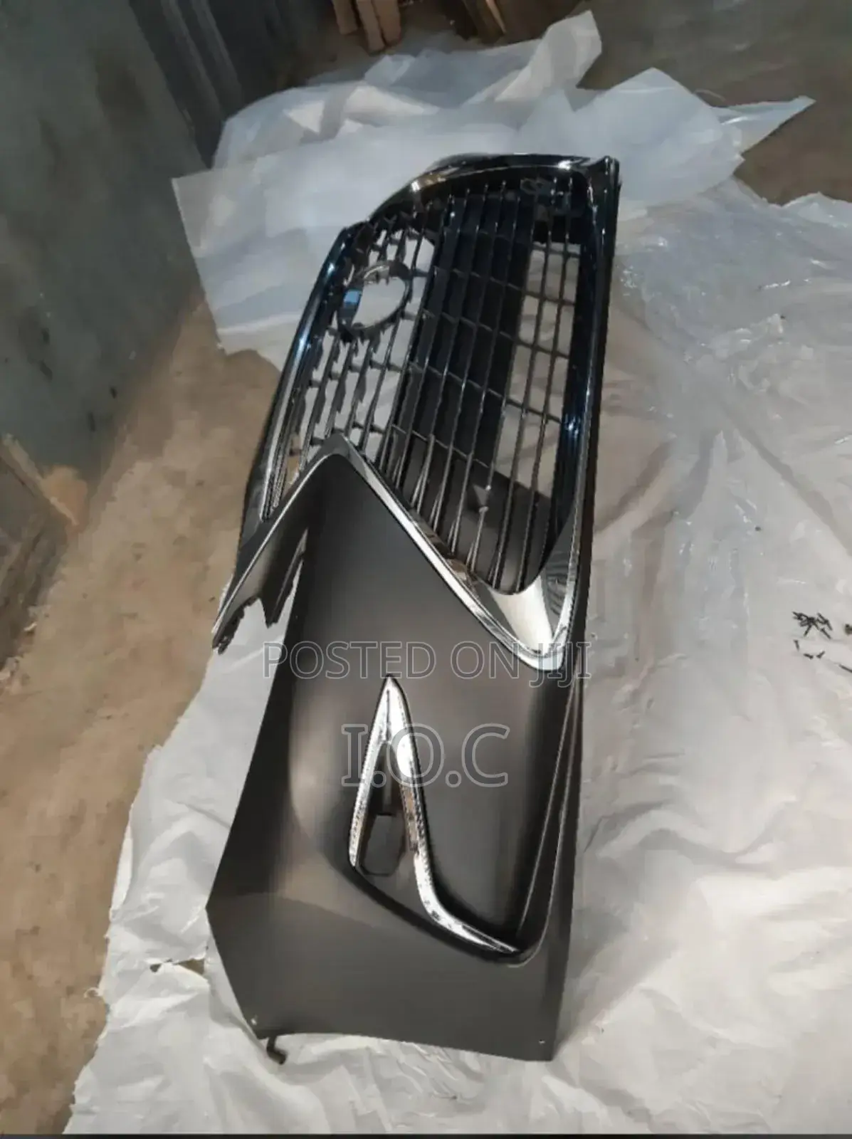 Complete Front Bumper Es 350 2018