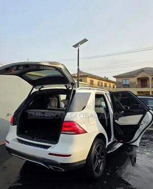 Mercedes-Benz GLE-Class GLE 550 4MATIC 2017 White
