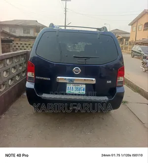 Nissan Pathfinder 2005 Blue