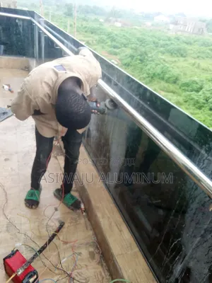10mm Gray Glass Rails