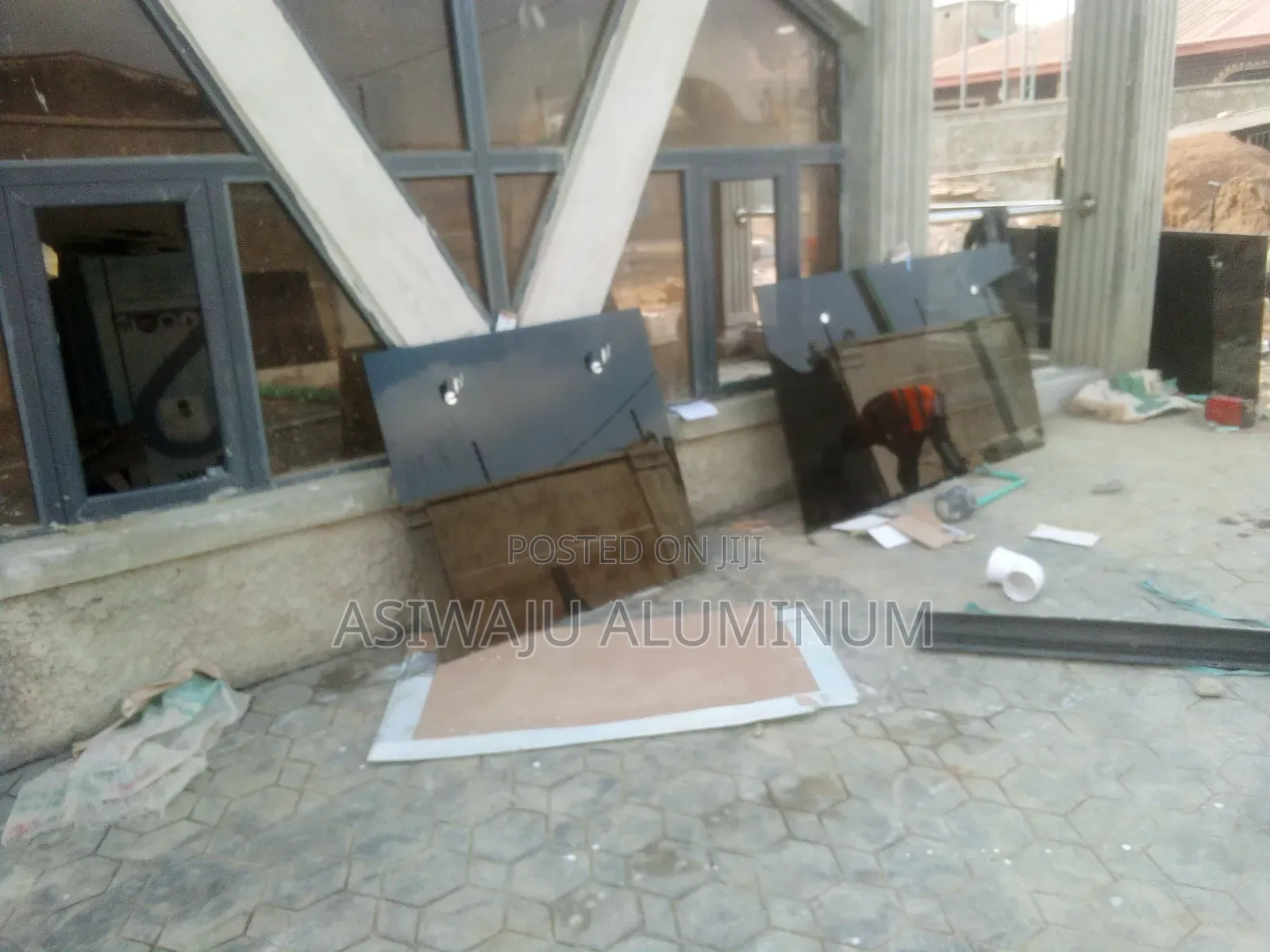 10mm Black Glass Installation