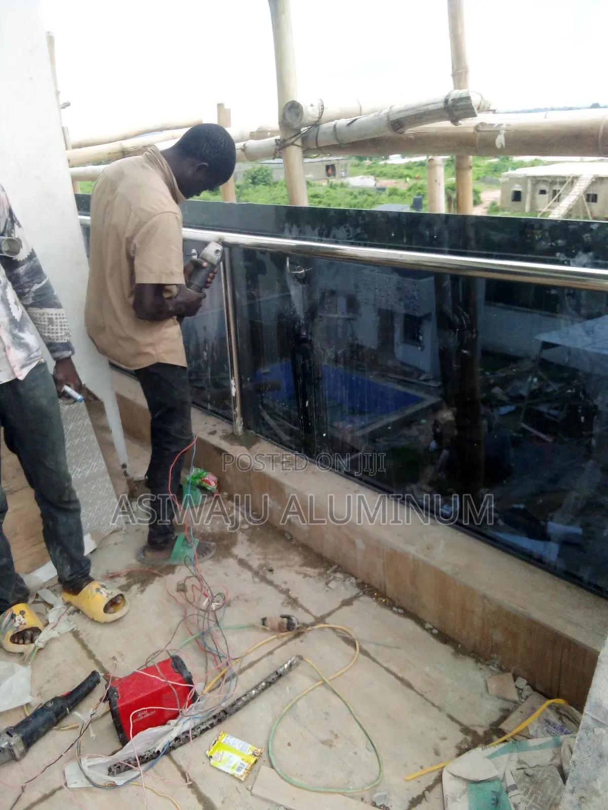 10mm Black Glass Installation