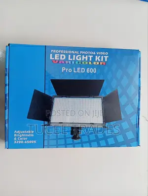 Pro Led 600 +Stand + 2 Batteries
