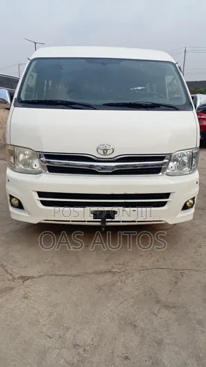 Toyota HiAce 2015 White