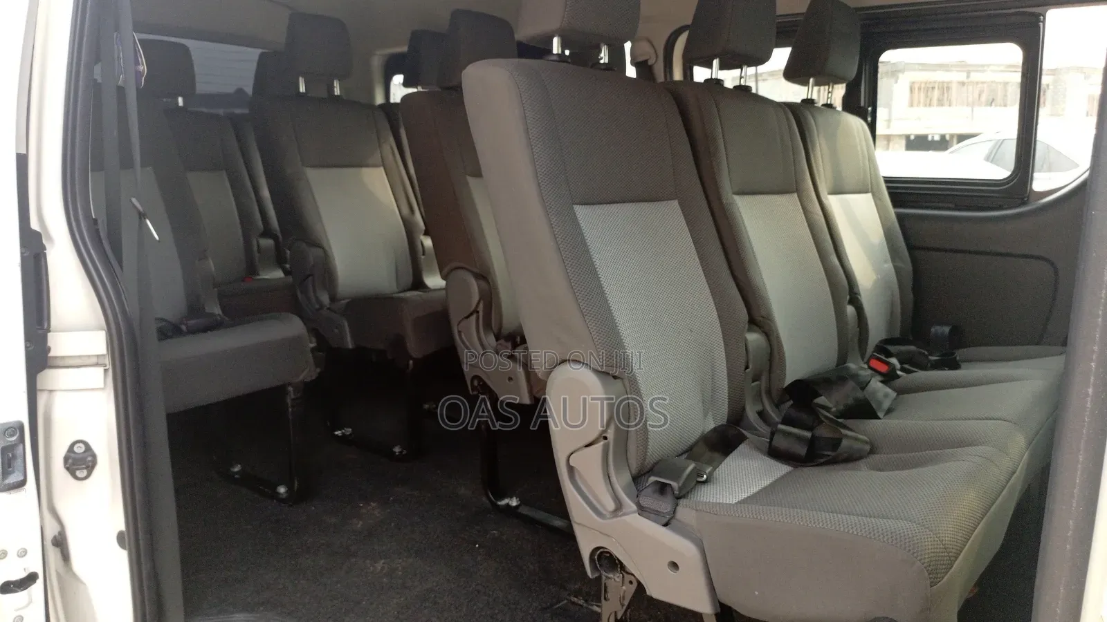 Toyota HiAce 2015 White