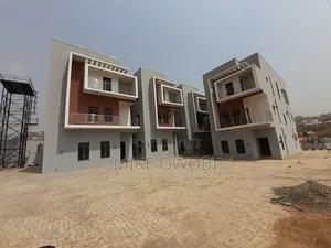 4bdrm Townhouse / Terrace in Mabushi for rent