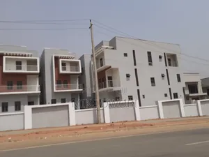 4bdrm Townhouse / Terrace in Mabushi for rent