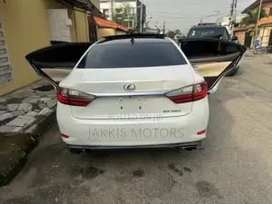 Lexus ES 2018 White