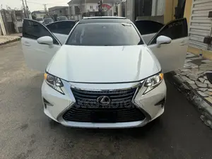 Lexus ES 2018 White