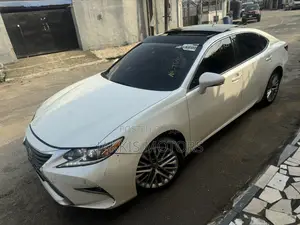 Lexus ES 2018 White