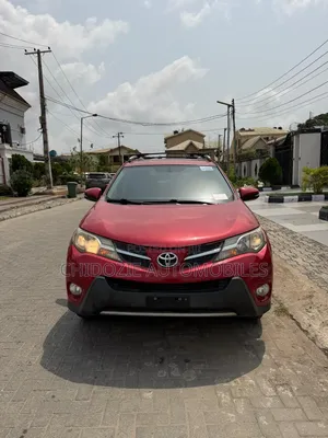 Toyota RAV4 XLE 4dr SUV AWD (2.5L 4cyl 6A) 2014 Red