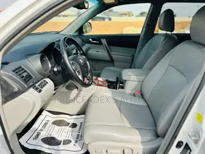 Toyota Highlander Limited 2011 Off white