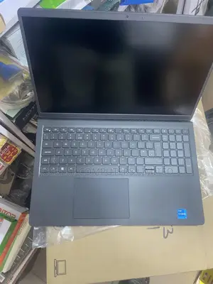 New Laptop Dell Vostro 15 3000 16GB Intel Core i5 SSD 512GB
