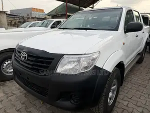 Toyota Hilux 2013 White