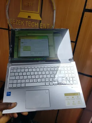 New Laptop Asus VivoBook 15 X505BA 8GB Intel Core I5 SSD 512GB