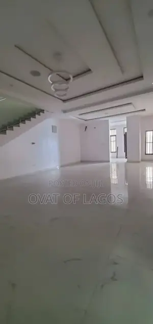 5bdrm House in Lekki Phase 1 for rent