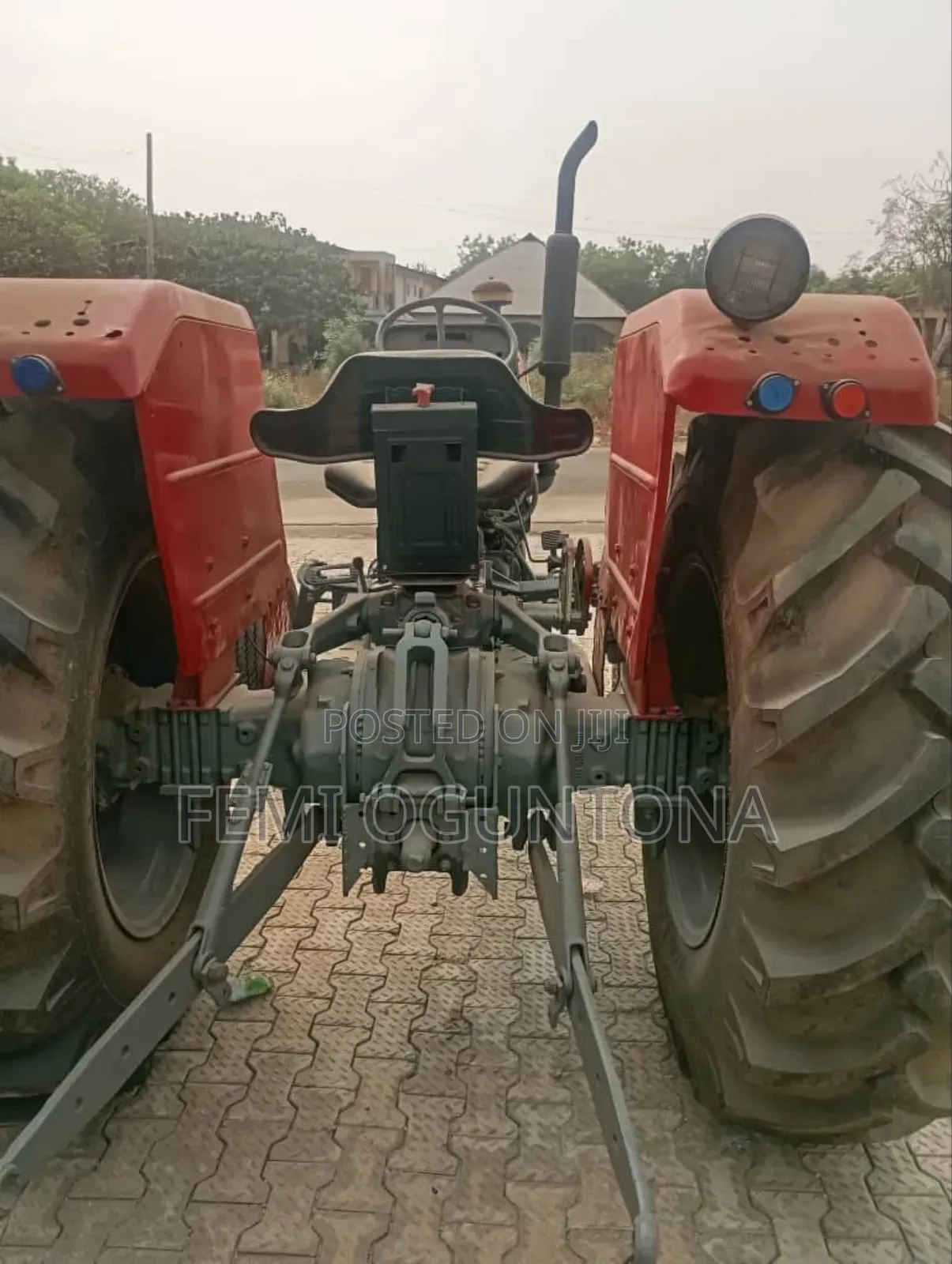 Tractor Mf