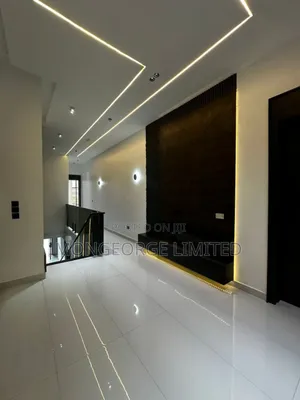 5bdrm Duplex in Chevron for sale