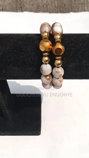 Women’S Brown Marble Bead Bracelet With Gold Accents