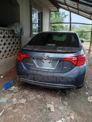 Toyota Corolla SE 4dr Sedan (1.8L 4cyl CVT) 2017 Blue