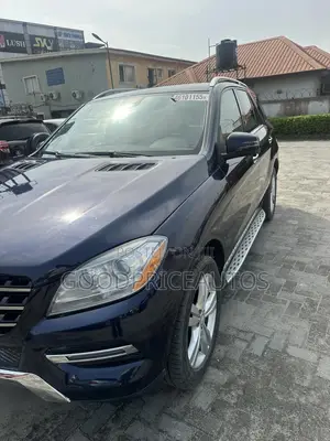 Mercedes-Benz M Class ML350 4dr SUV (3.5L 6cyl 7A) 2014 Blue