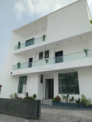 6bdrm Duplex in Chevron for sale