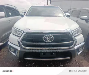 Toyota Hilux 2024 White