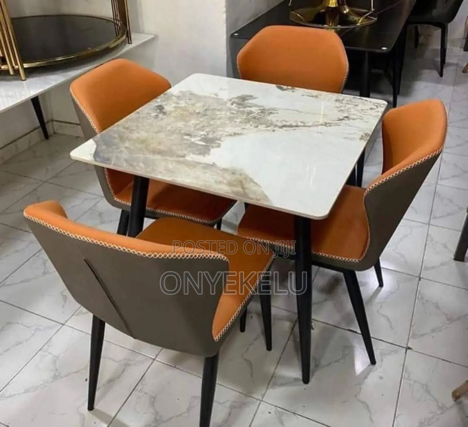 4-Seaters Dining Table