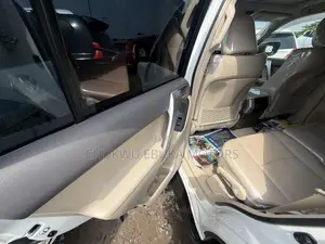 Toyota Land Cruiser Prado 4.0 2023 White