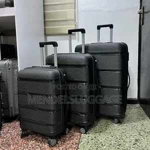 Durable Black Hard Shell Travel Luggage With 360° Wheels