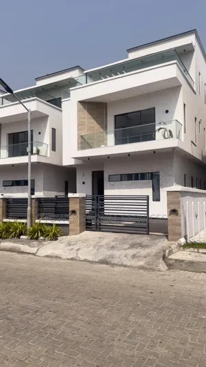 5bdrm Duplex in Osapa London for sale
