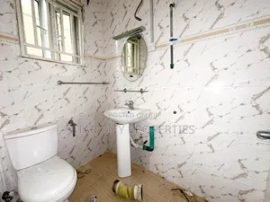 3bdrm Apartment in Magodo Phase 1 for rent