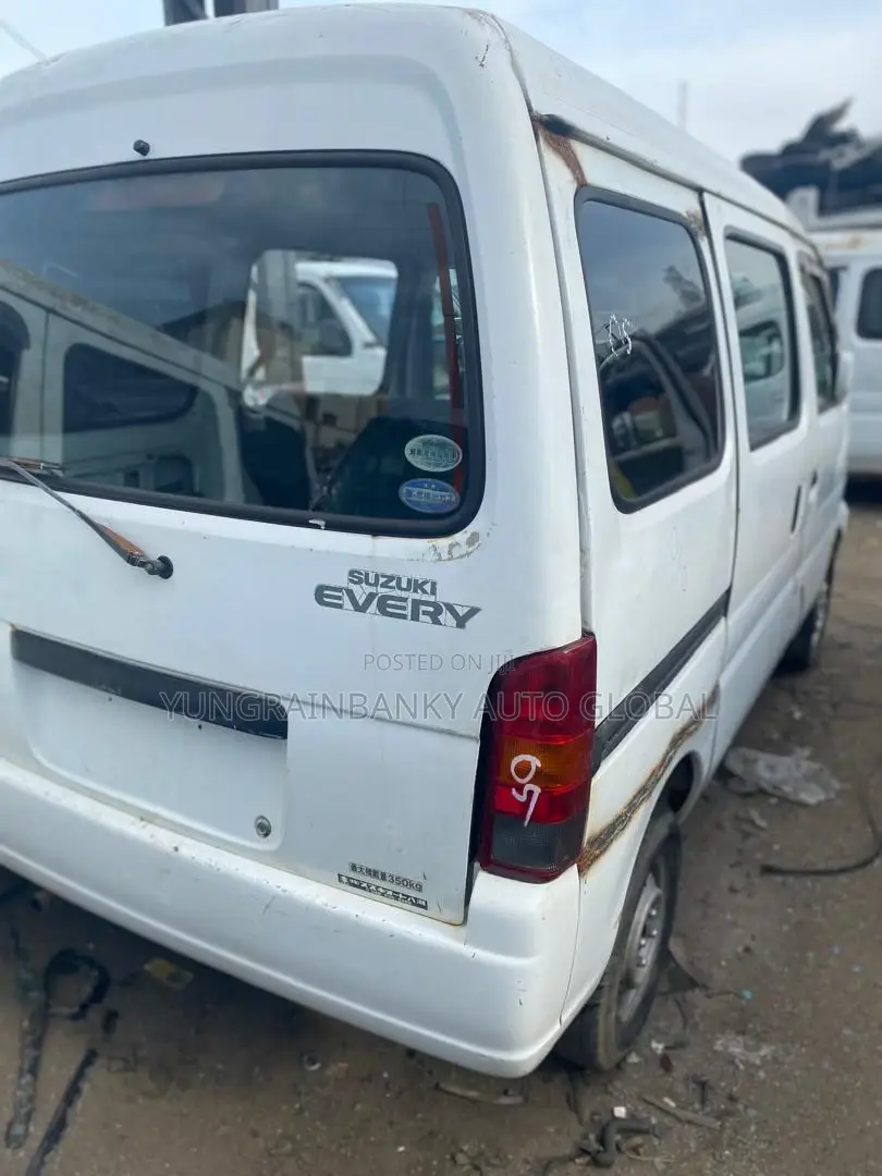 Suzuki APV Minibus 2010 White