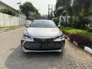 Toyota Avalon Limited FWD Sedan (3.5L V6 8A) 2019 Silver