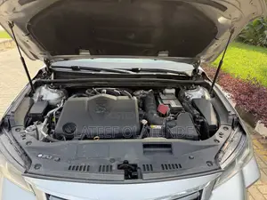 Toyota Avalon Limited FWD Sedan (3.5L V6 8A) 2019 Silver