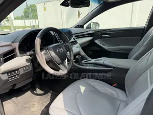 Toyota Avalon Limited FWD Sedan (3.5L V6 8A) 2019 Silver