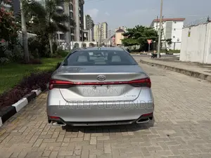 Toyota Avalon Limited FWD Sedan (3.5L V6 8A) 2019 Silver