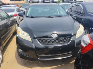 Toyota Matrix L Hatchback FWD (1.8L 4cyl 5M) 2012 Black