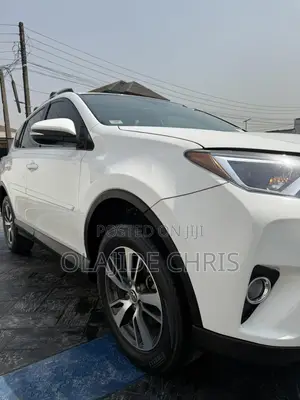 Toyota RAV4 SE AWD (2.5L 4cyl 6A) 2016 White