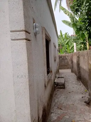 2bdrm Block of Flats in Obagie Community, Benin City for sale