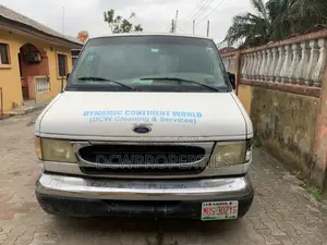 Ford E350 2006 White