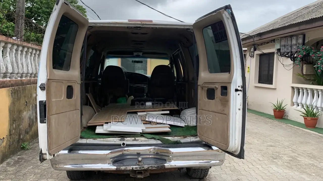 Ford E350 2006 White