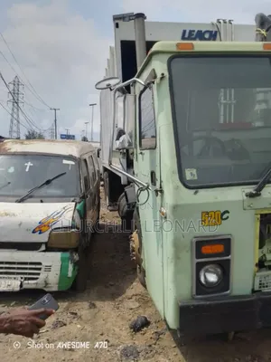 Mack Garbage Truck