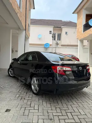Toyota Camry SE 4dr Sedan (2.5L 4cyl 6A) 2013 Black