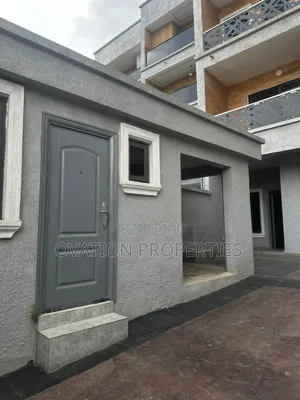 4bdrm Duplex in Maryland Cresent for rent